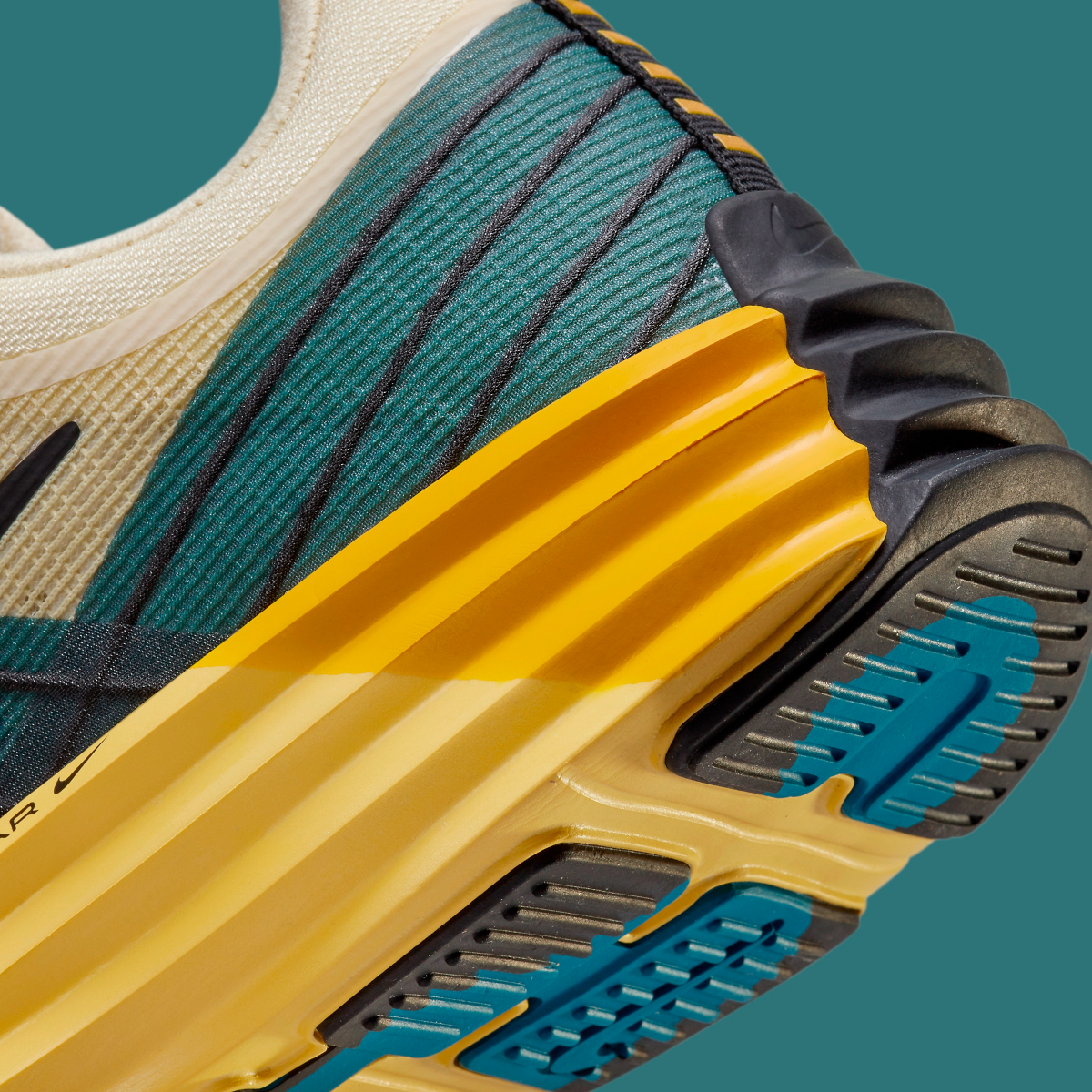 Nike Lunar Roam: Kết Hợp Độ Êm Ái và Thiết Kế Hiện Đại - 8