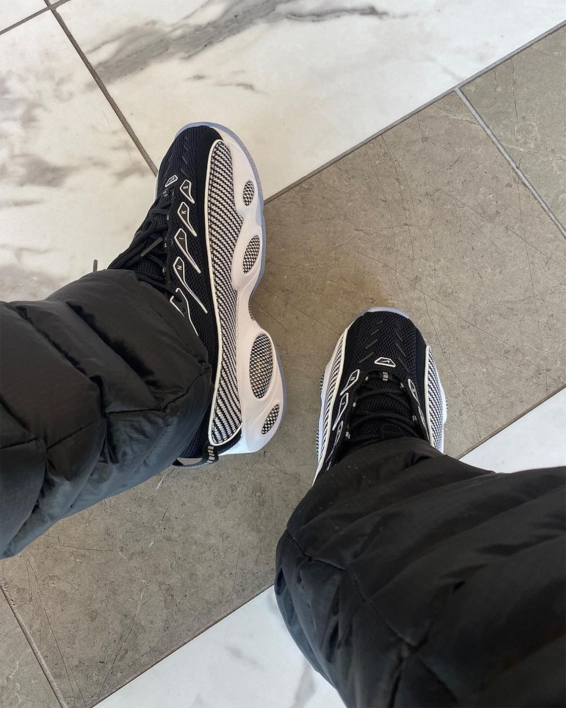 Nike NOCTA Glide: Sự Kết Hợp Độc Đáo Giữa Quá Khứ và Hiện Đại - 4