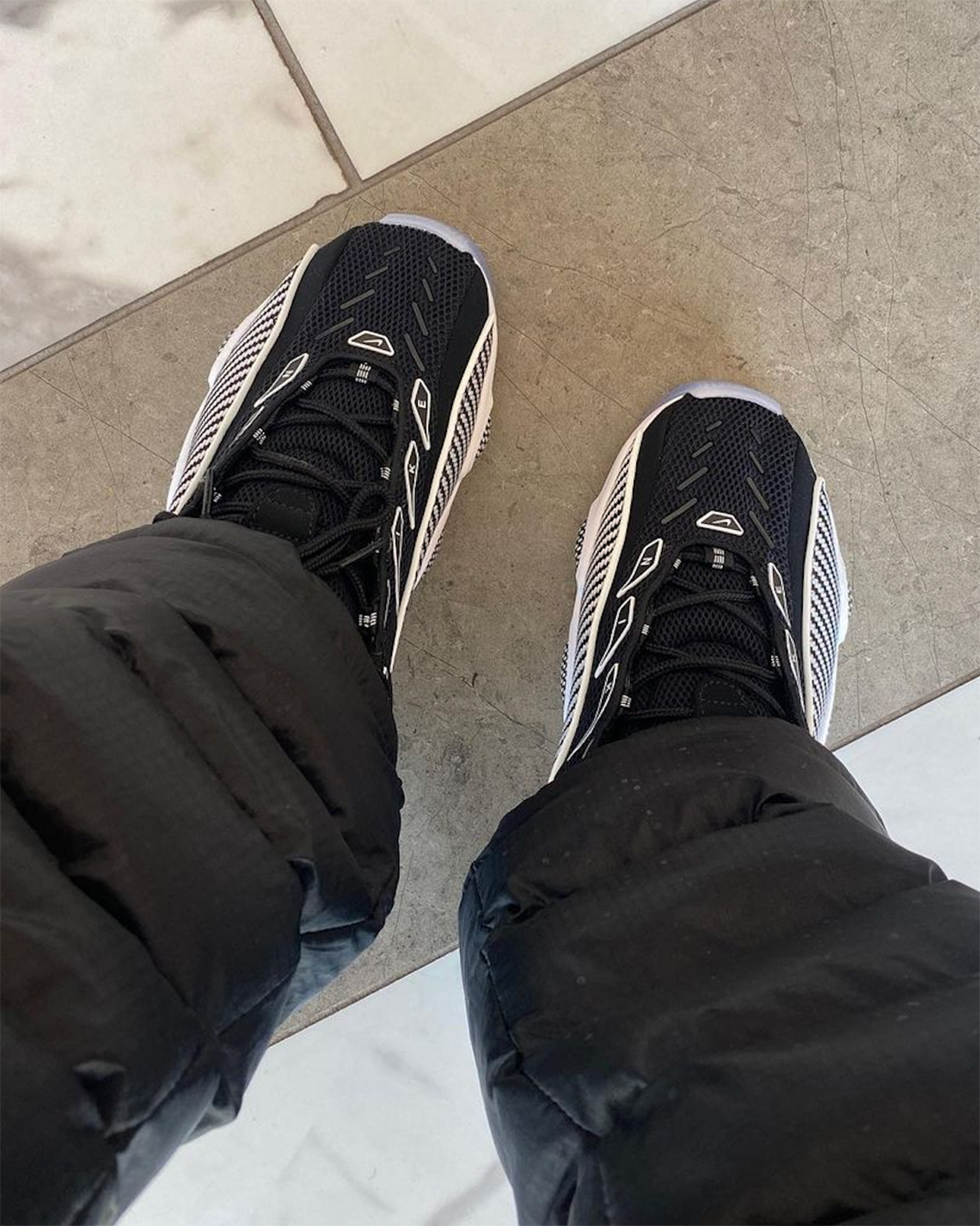 Nike NOCTA Glide: Sự Kết Hợp Độc Đáo Giữa Quá Khứ và Hiện Đại - 5