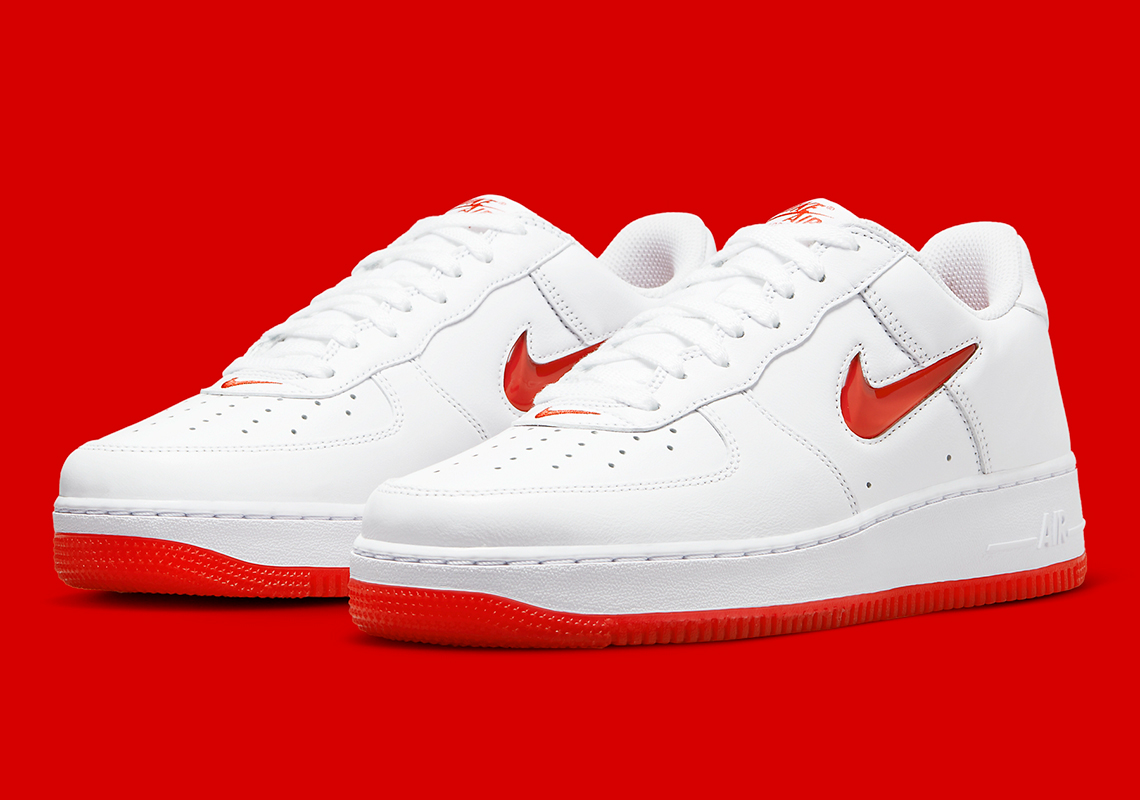 Nike ra mắt Air Force 1 Low Color of the Month mới với gam màu trắng đỏ - 2