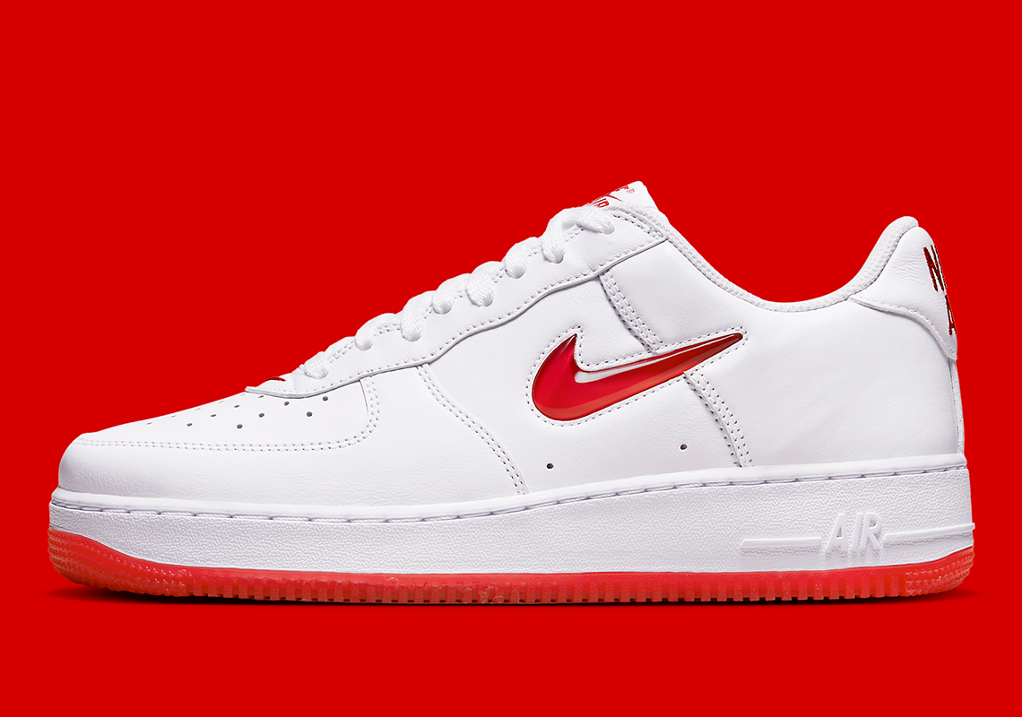 Nike ra mắt Air Force 1 Low Color of the Month mới với gam màu trắng đỏ - 3