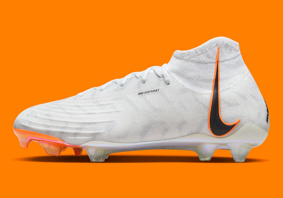 Nike ra mắt giày bóng đá nữ Phantom Luna Elite FG: Sự cách mạng cho sự phát triển của thể thao nữ - 3