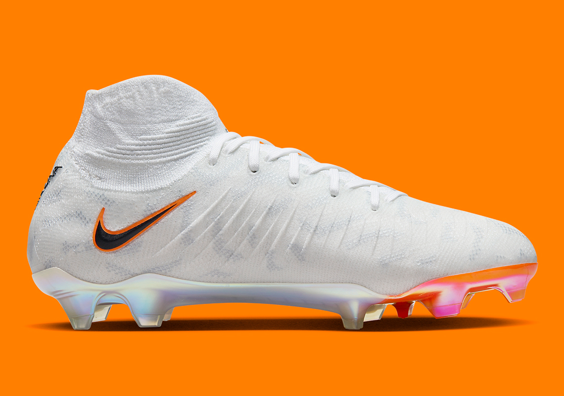 Nike ra mắt giày bóng đá nữ Phantom Luna Elite FG: Sự cách mạng cho sự phát triển của thể thao nữ - 4