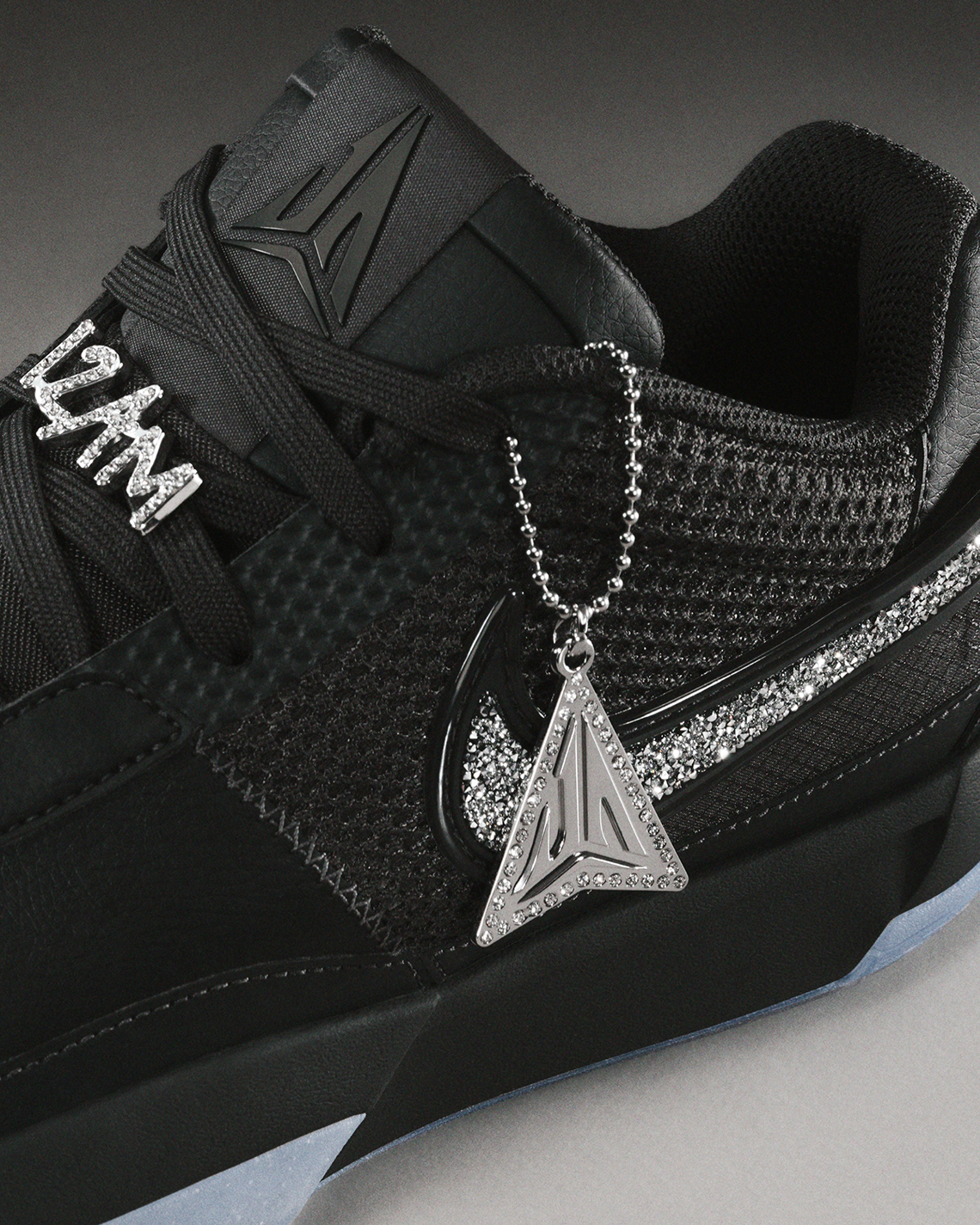 Nike ra mắt giày sneaker thể thao Ja Morant JA 1 Midnight và Scratch tại Mount 12 ở Salt Lake City - 4