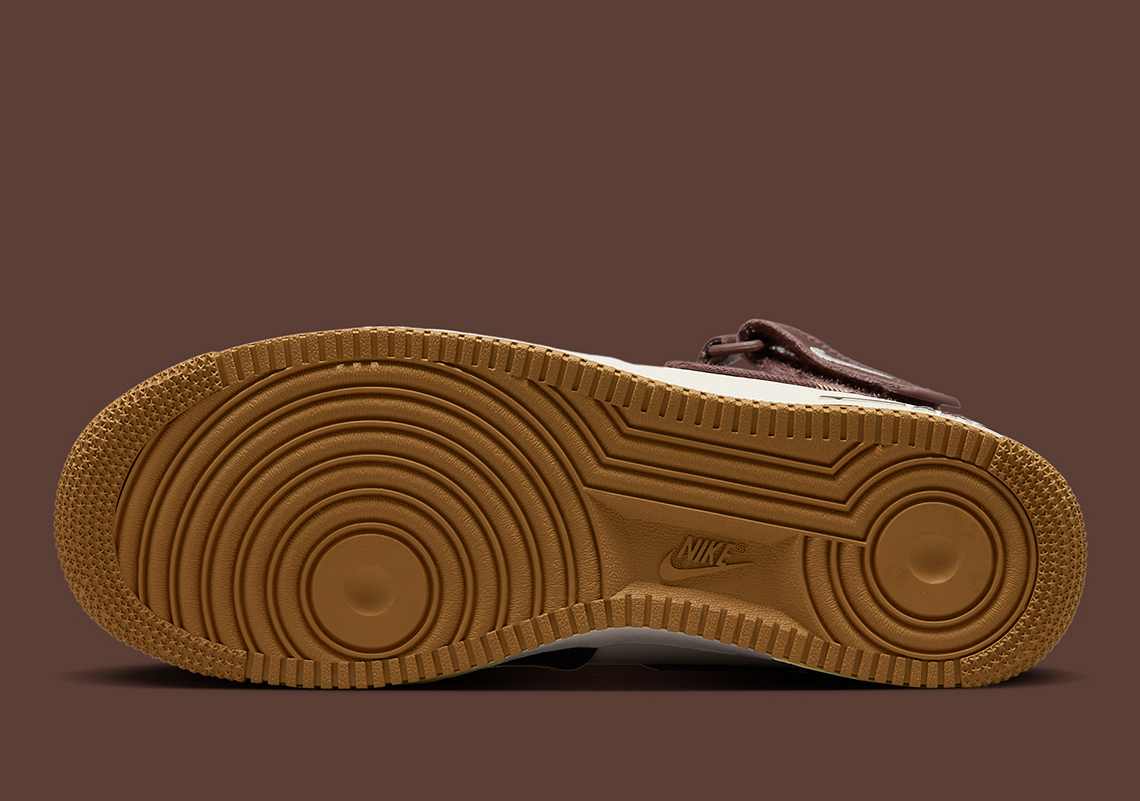 Nike ra mắt mẫu Air Force 1 Mid với màu nâu kẻ sọc - 10