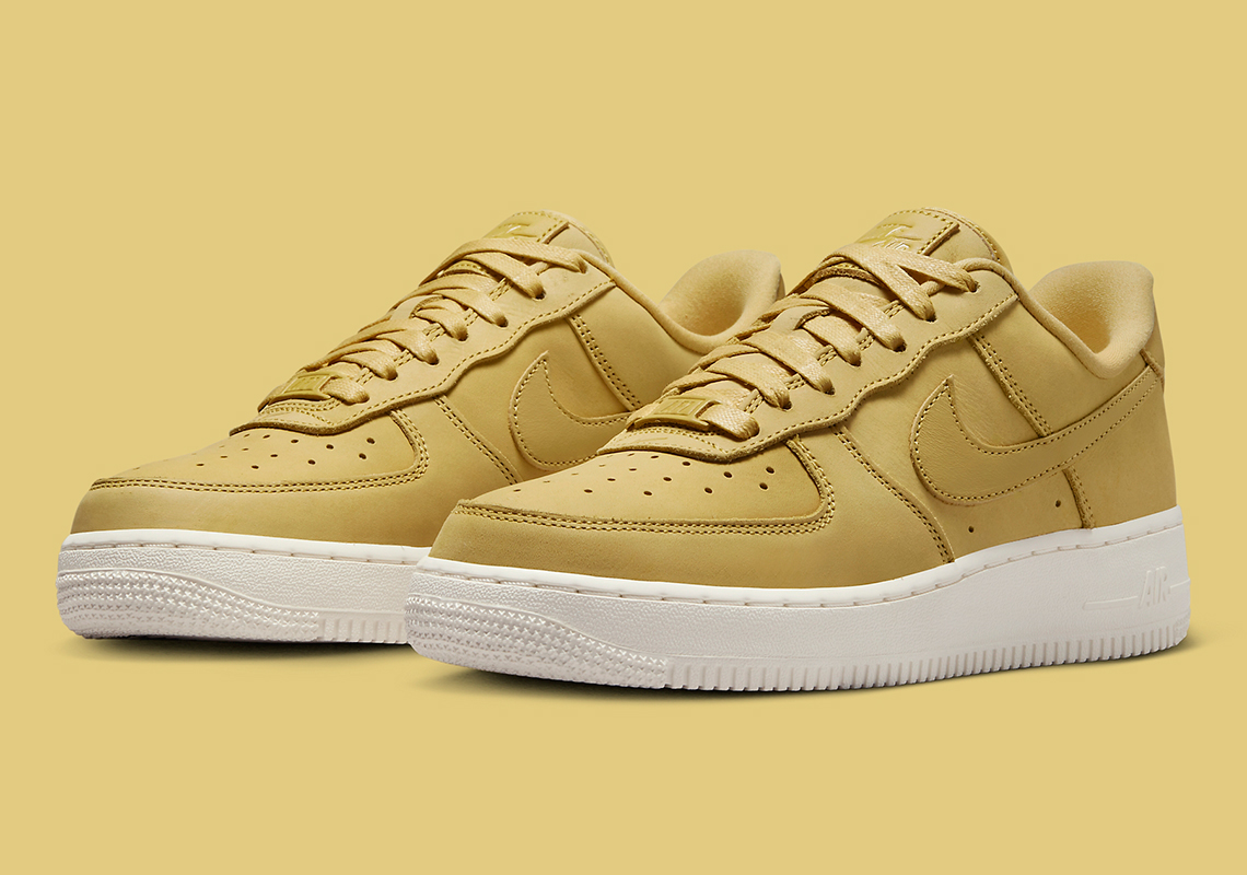 Nike's Premium Nubuck Air Force 1s xuất hiện với màu gold - 1