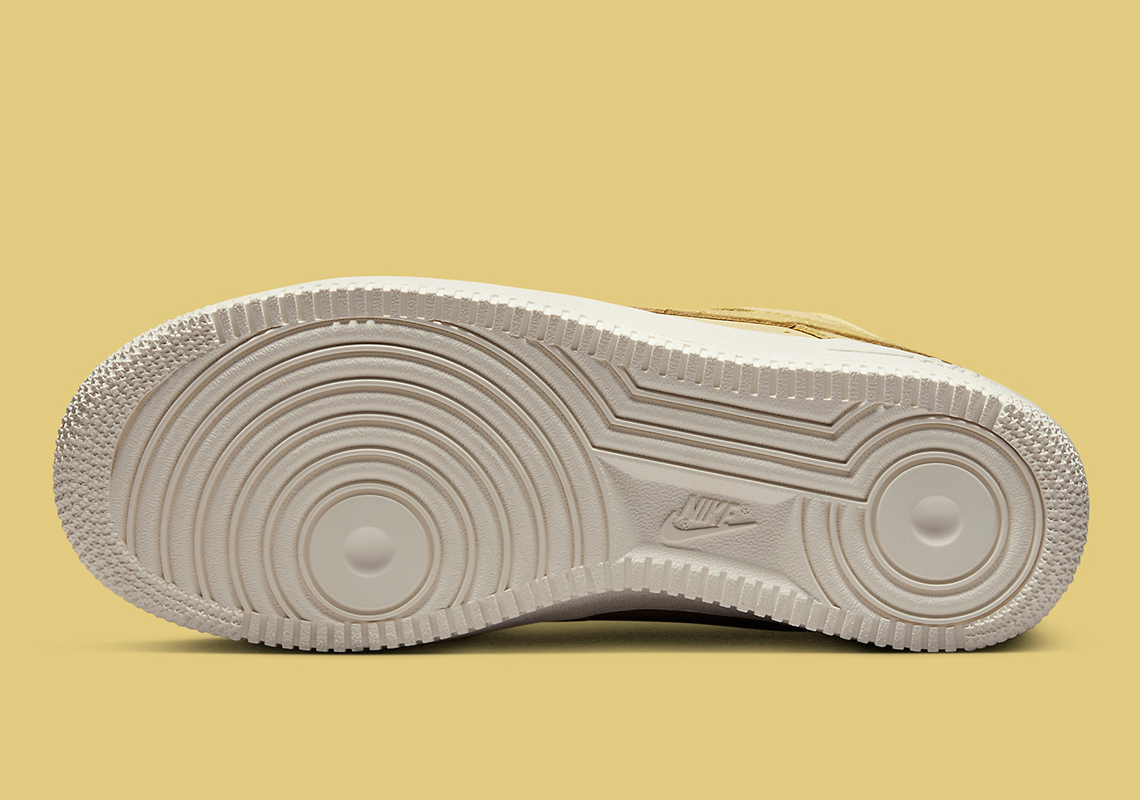 Nike's Premium Nubuck Air Force 1s xuất hiện với màu gold - 6