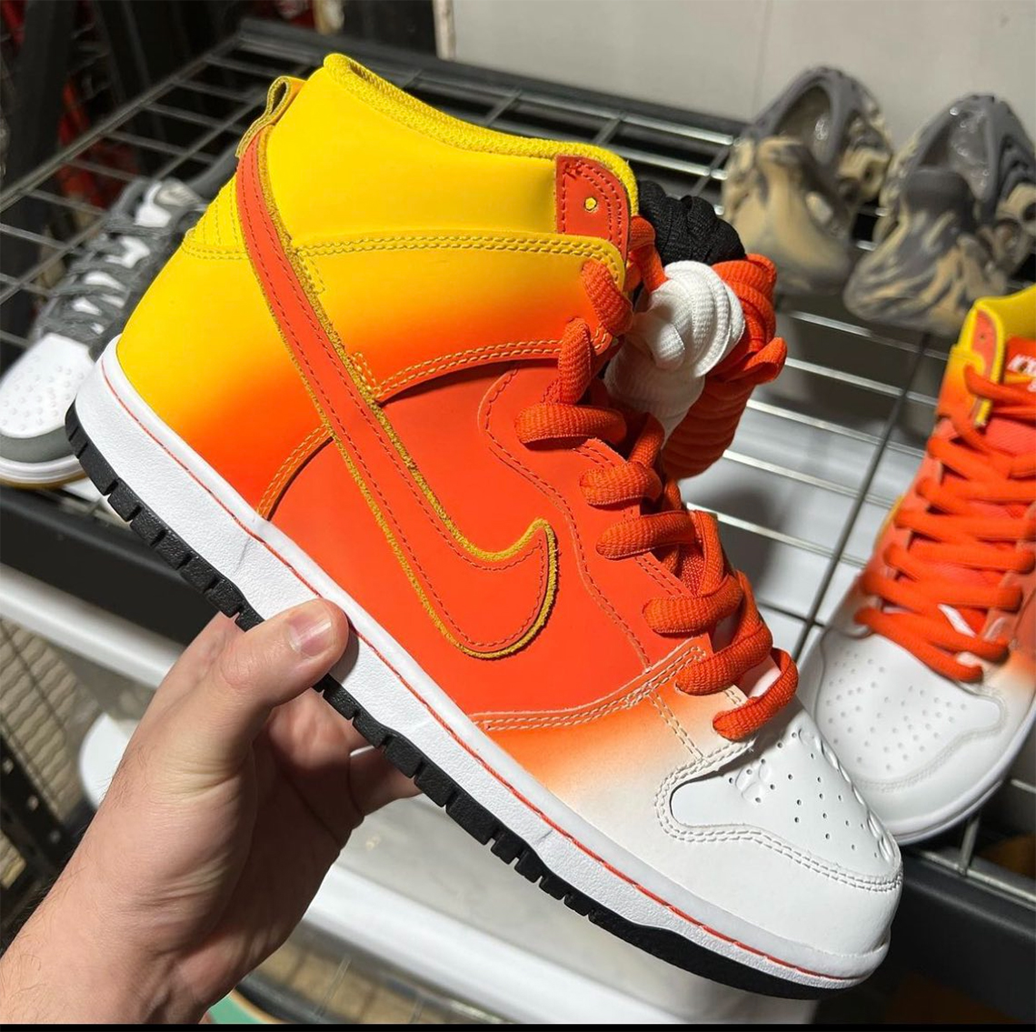 Nike SB Dunk High 'Sweet Tooth' - Màu sắc lấy cảm hứng từ kẹo candy corn! - 11