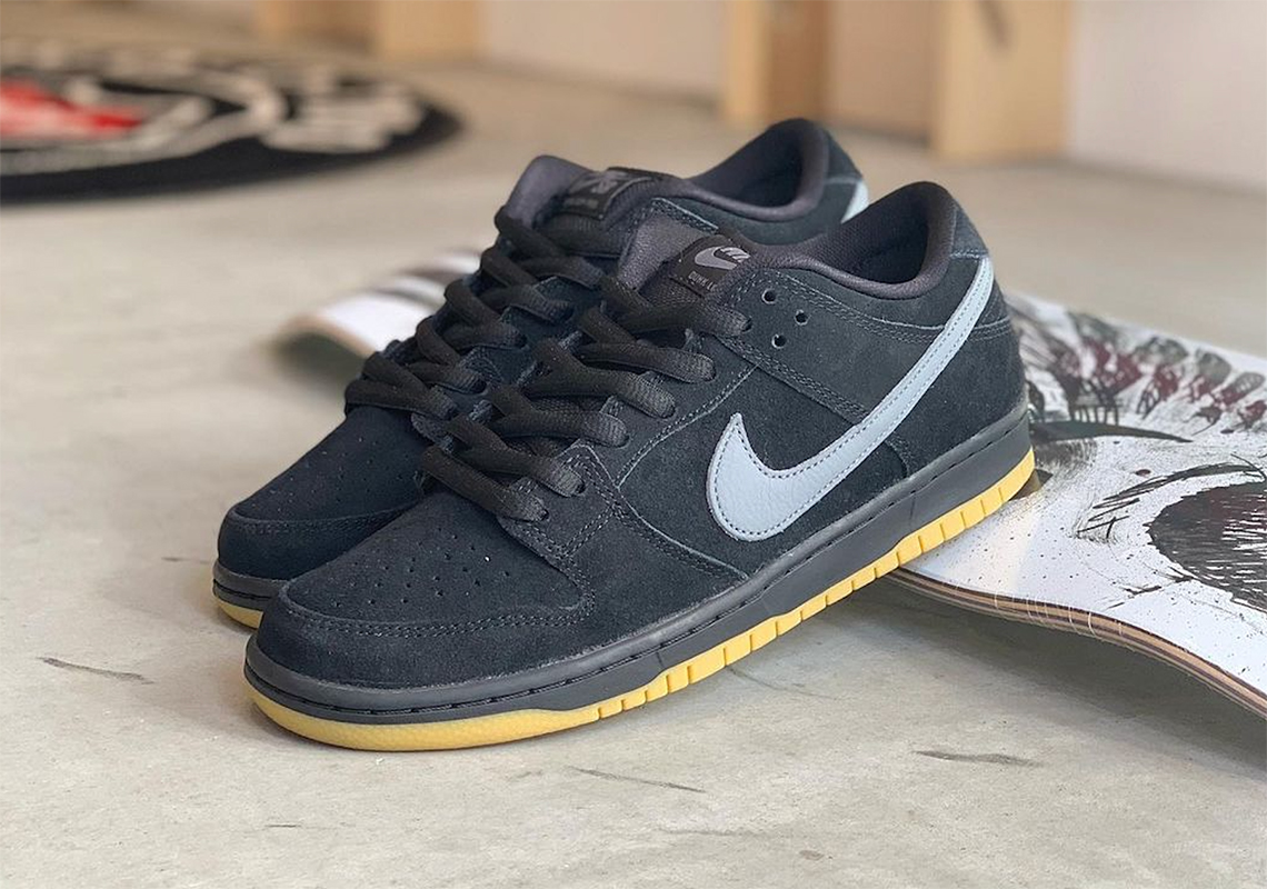 Nike SB Dunk Low 'Fog' Sẽ Ra Mắt Lại: Đặc Điểm và Ngày Phát Hành