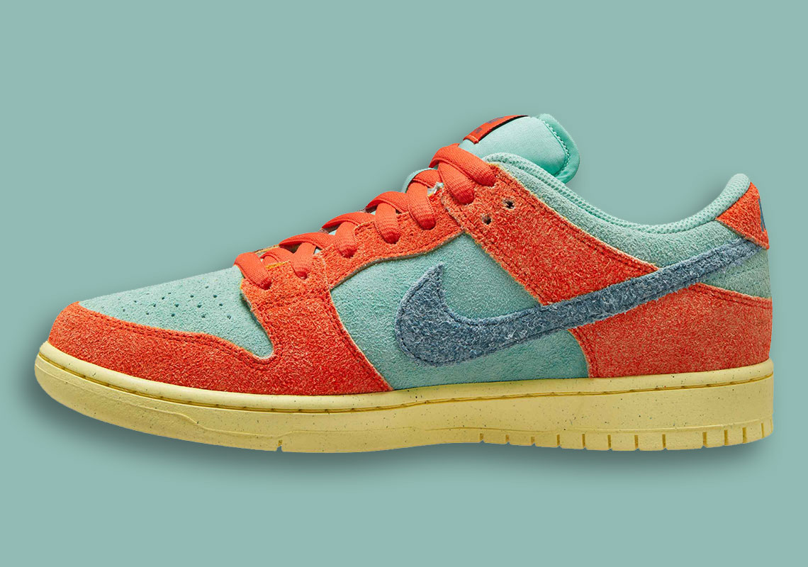 Nike SB Dunk Low sắp ra mắt này được làm gần như hoàn toàn bằng da lộn - 2
