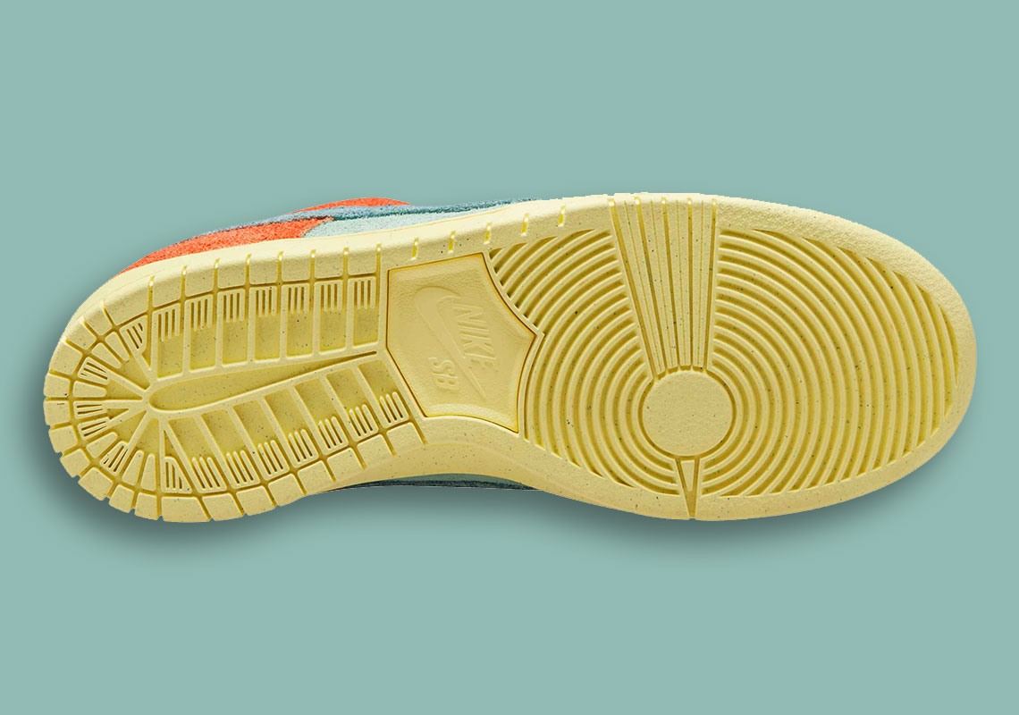 Nike SB Dunk Low sắp ra mắt này được làm gần như hoàn toàn bằng da lộn - 4