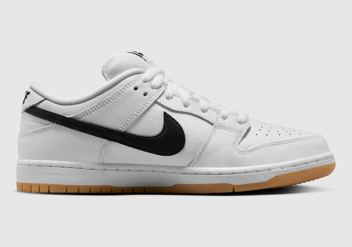 Nike SB Dunk Low White/Black/Gum mới nhất của mình với đế cao su - 3