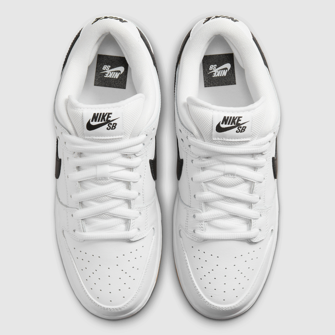 Nike SB Dunk Low White/Black/Gum mới nhất của mình với đế cao su - 4