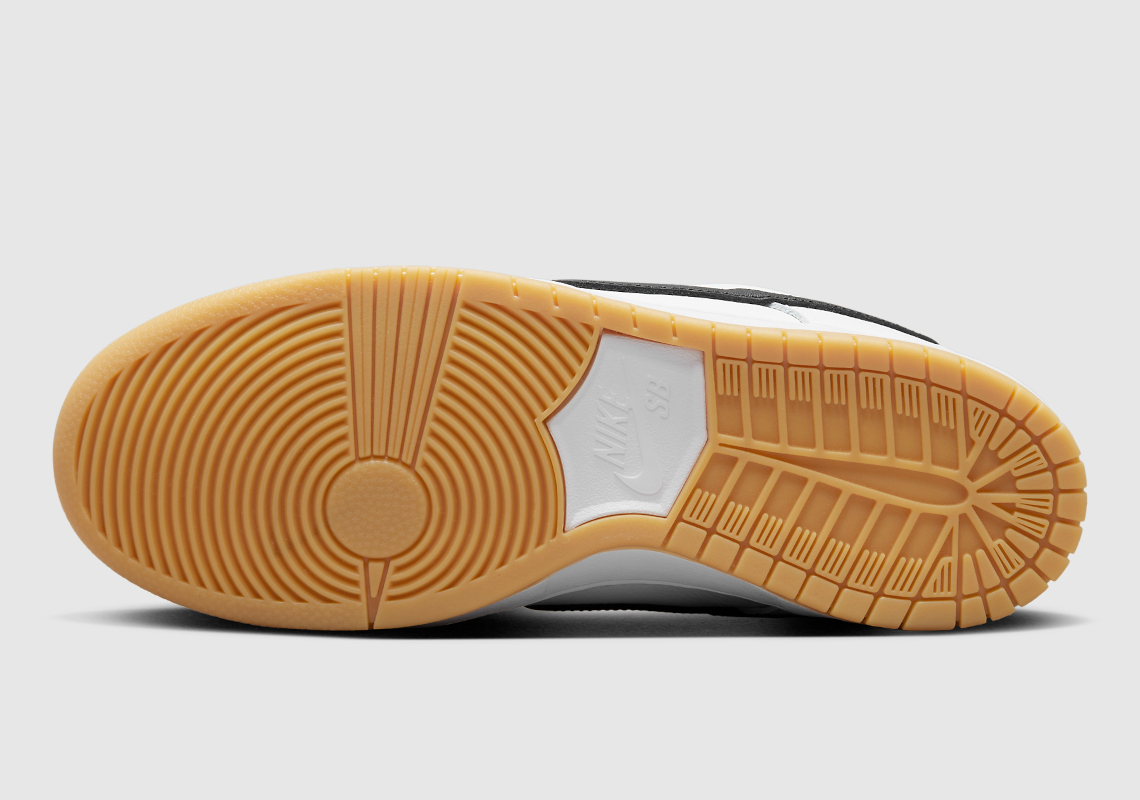 Nike SB Dunk Low White/Black/Gum mới nhất của mình với đế cao su - 6