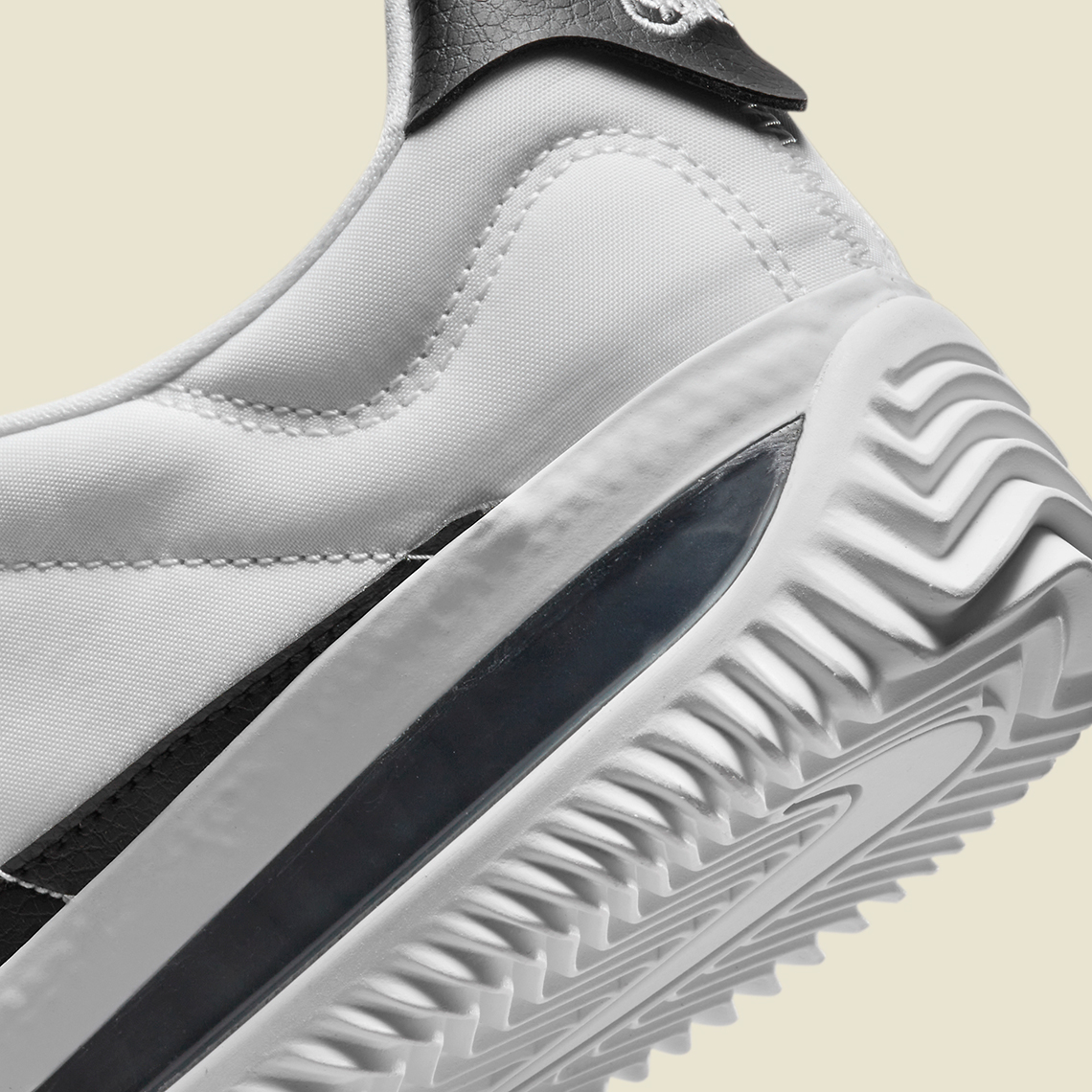 Nike SB's Ode to Blue Ribbon Sports xuất hiện trong Sail/Black - 8