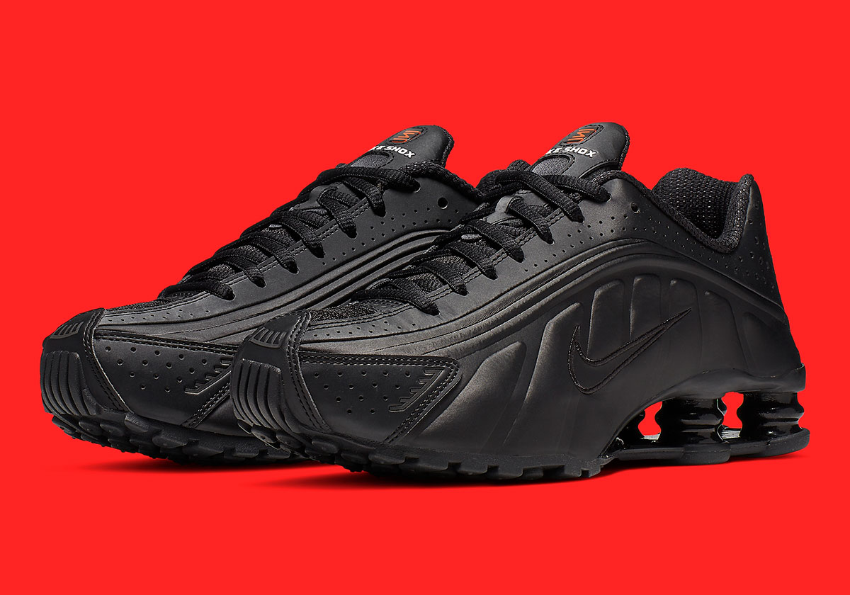 Nike Shox R4 'Tonal Black' Sẽ Lại Khoác Lên Mình Một Lần Nữa - 1