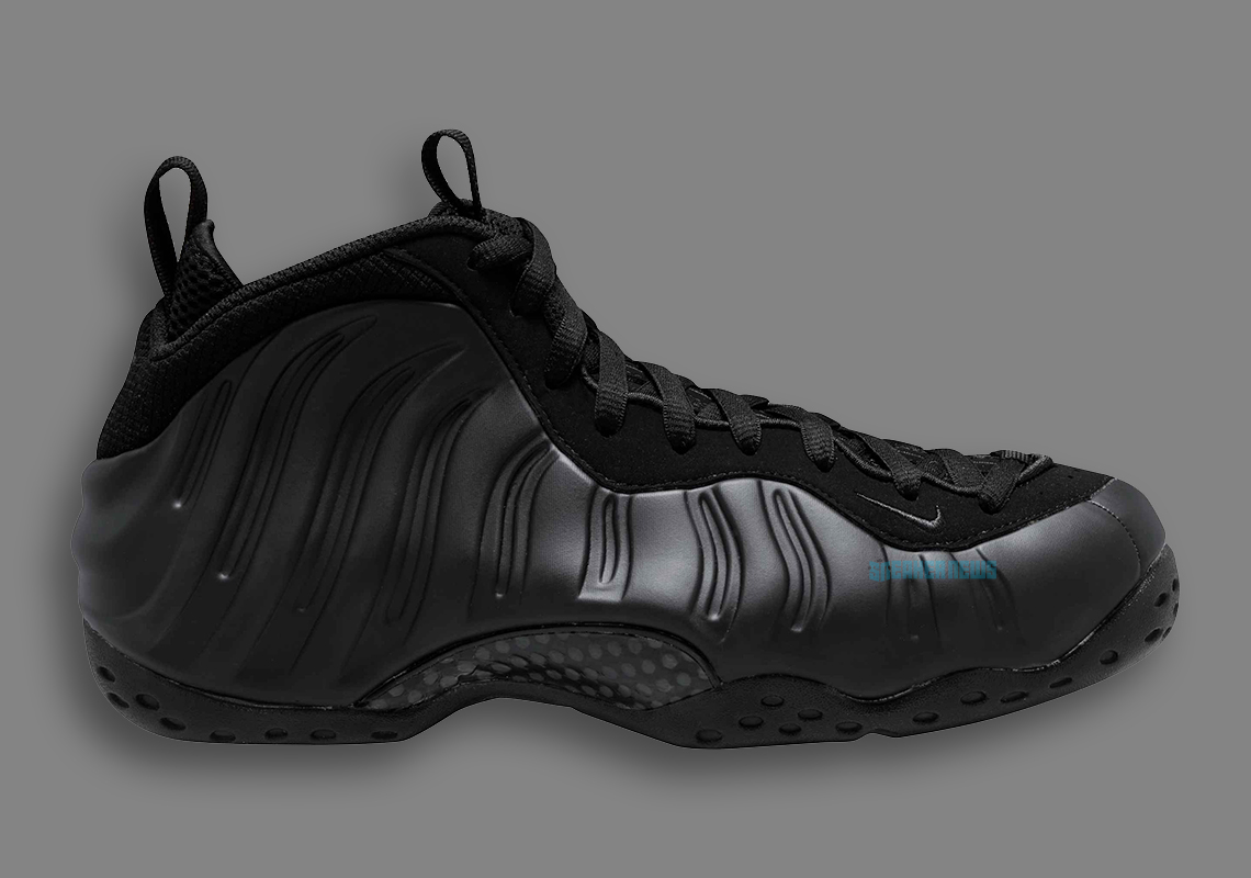 Nike tái phát hành Foamposite Anthracite vào mùa lễ hội 2023 - 1