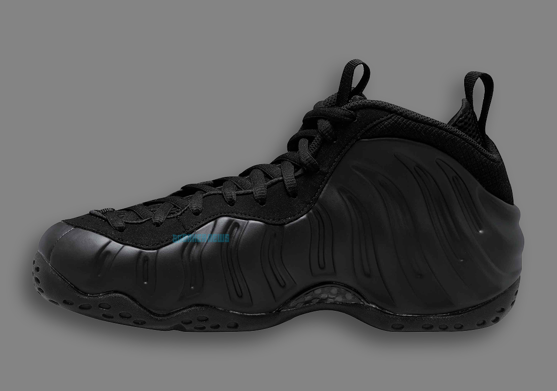 Nike tái phát hành Foamposite Anthracite vào mùa lễ hội 2023 - 2