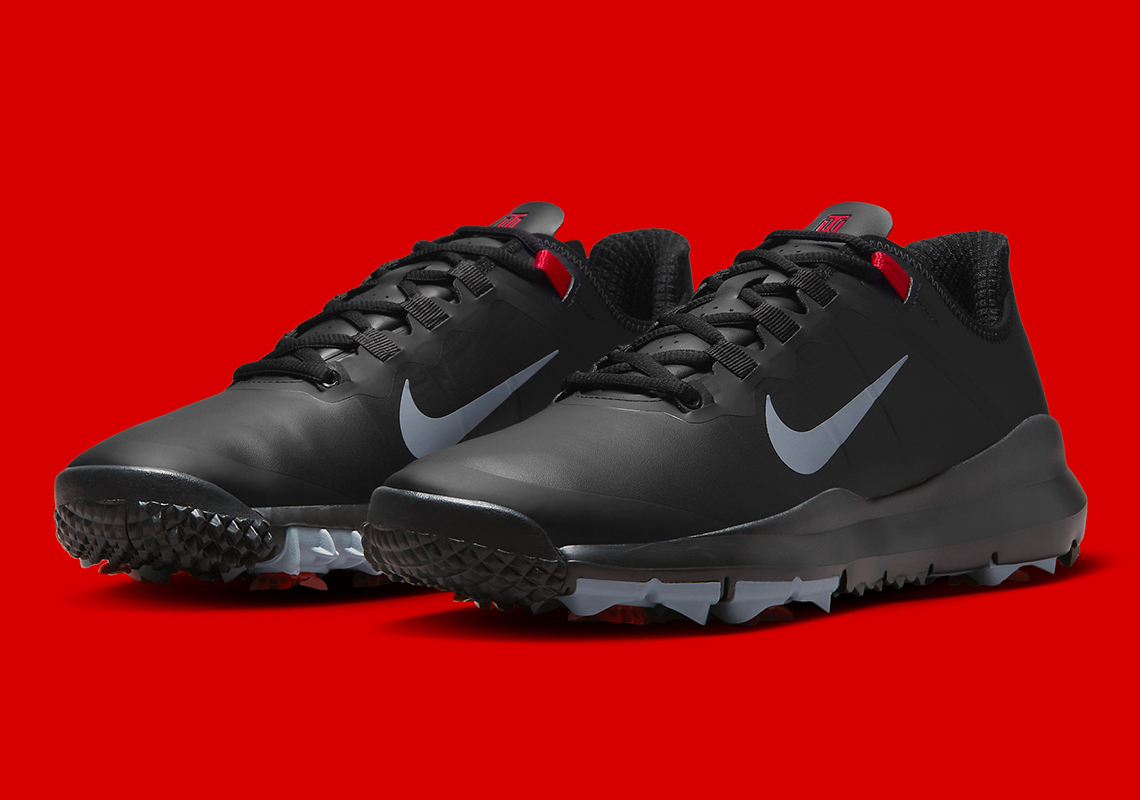 Nike tái phát hành giày TW '13 Black/Varsity Red của Tiger Woods sau 10 năm - 4