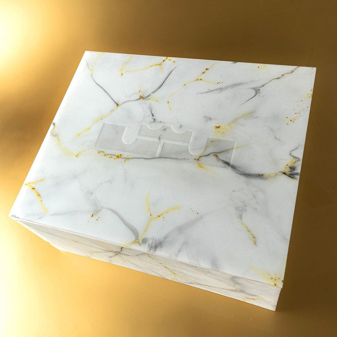 Nike tặng LeBron James đôi giày đặc biệt 1-of-1 LeBron 20 để kỷ niệm việc anh vượt qua kỷ lục ghi điểm trong lịch sử NBA - 8