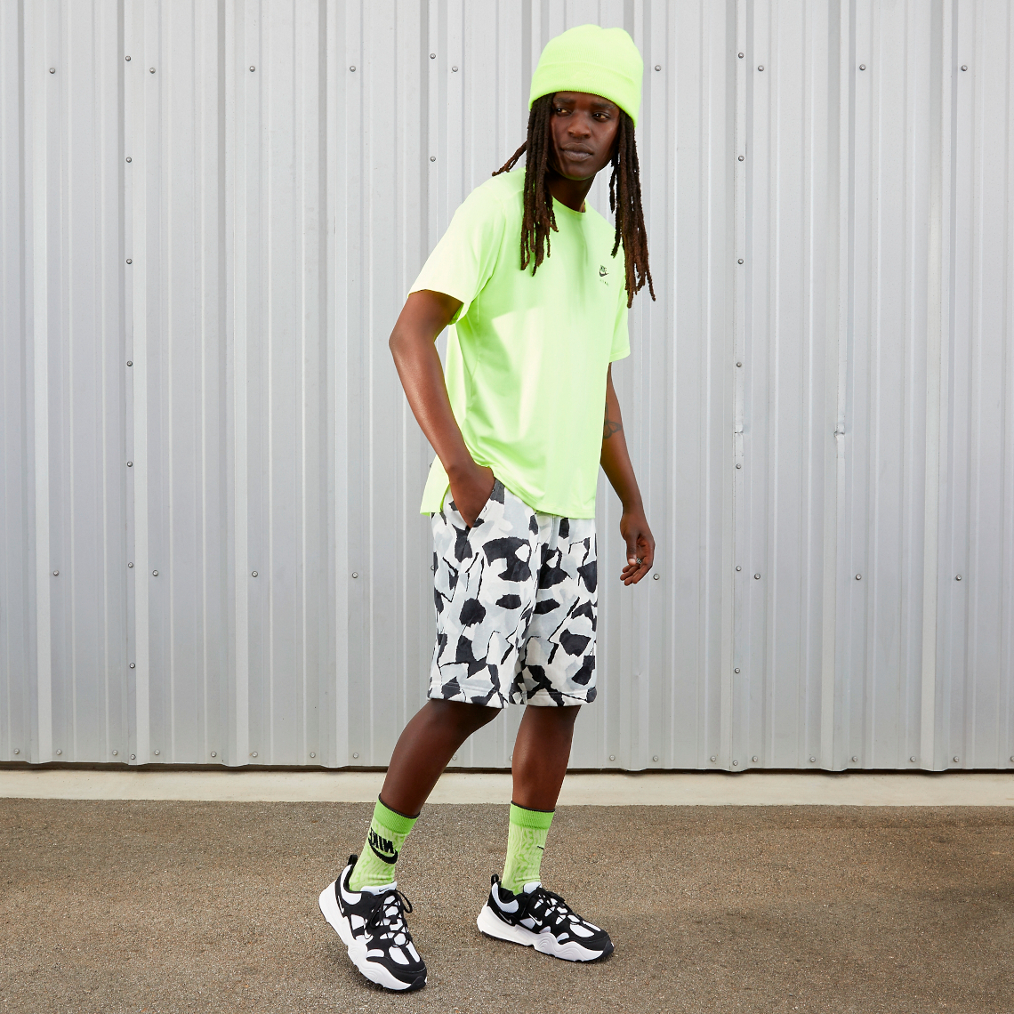 Nike Tech Hera: Hiện Đại và Độc Đáo với Phối Màu Black/White - 9