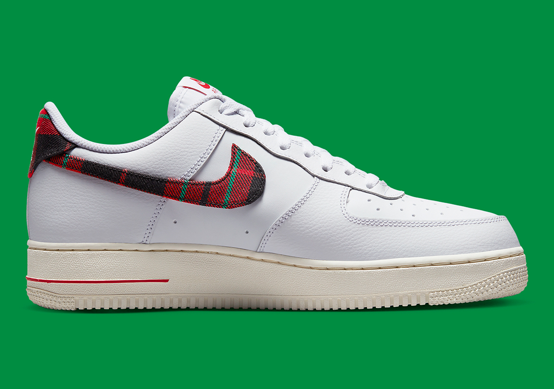 Nike thêm các điểm nhấn tartan kẻ sọc trễn mẫu giày sneaker Nike Air Force 1 Low Plaid - 4