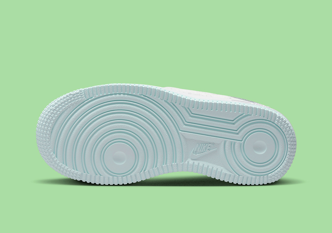Nike thêm dấu chân gấu cho mẫu giày sneaker Nike Air Force 1 Low cho trẻ em - 7