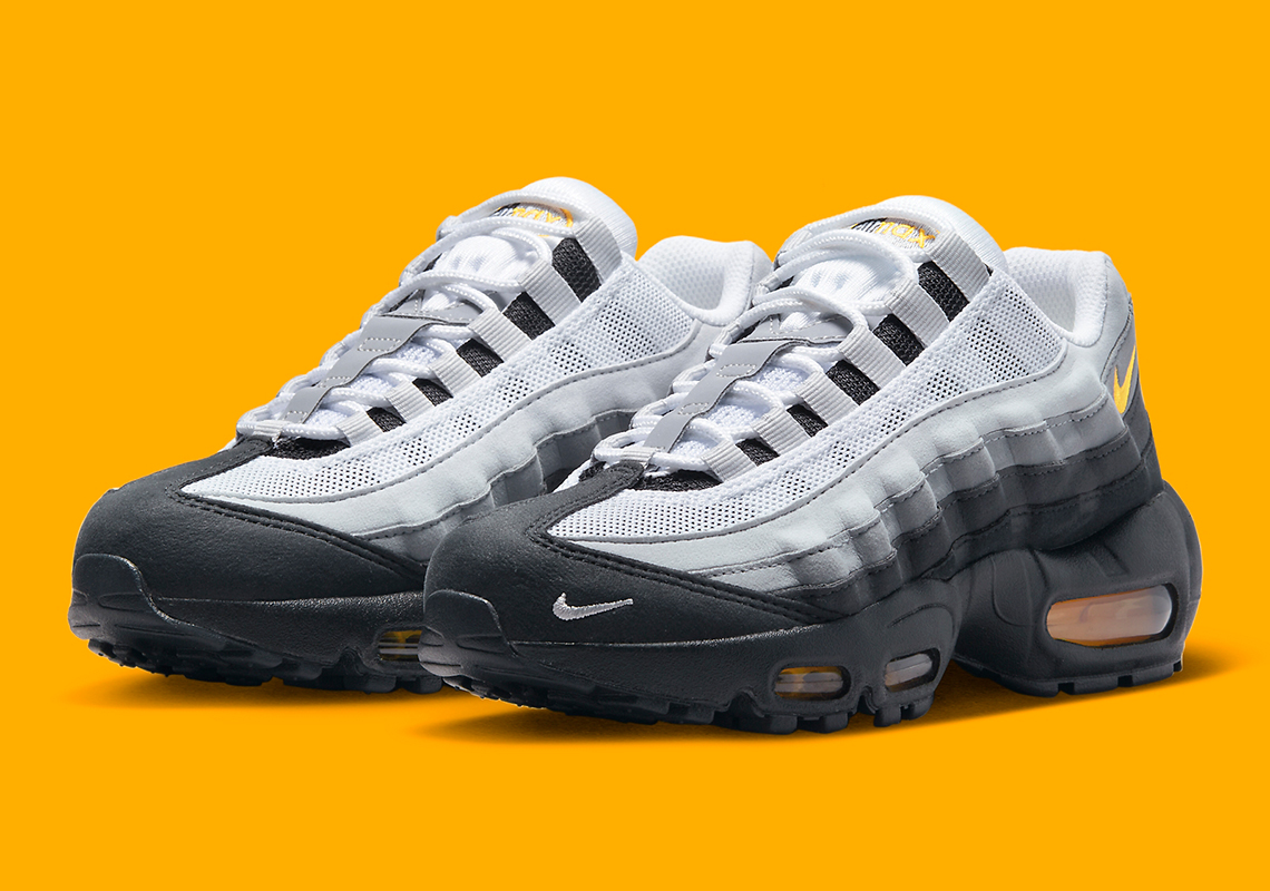 Nike thêm một vòng xoắn mini-swoosh cho Nike Air Max 95 GS Black Grey - 1