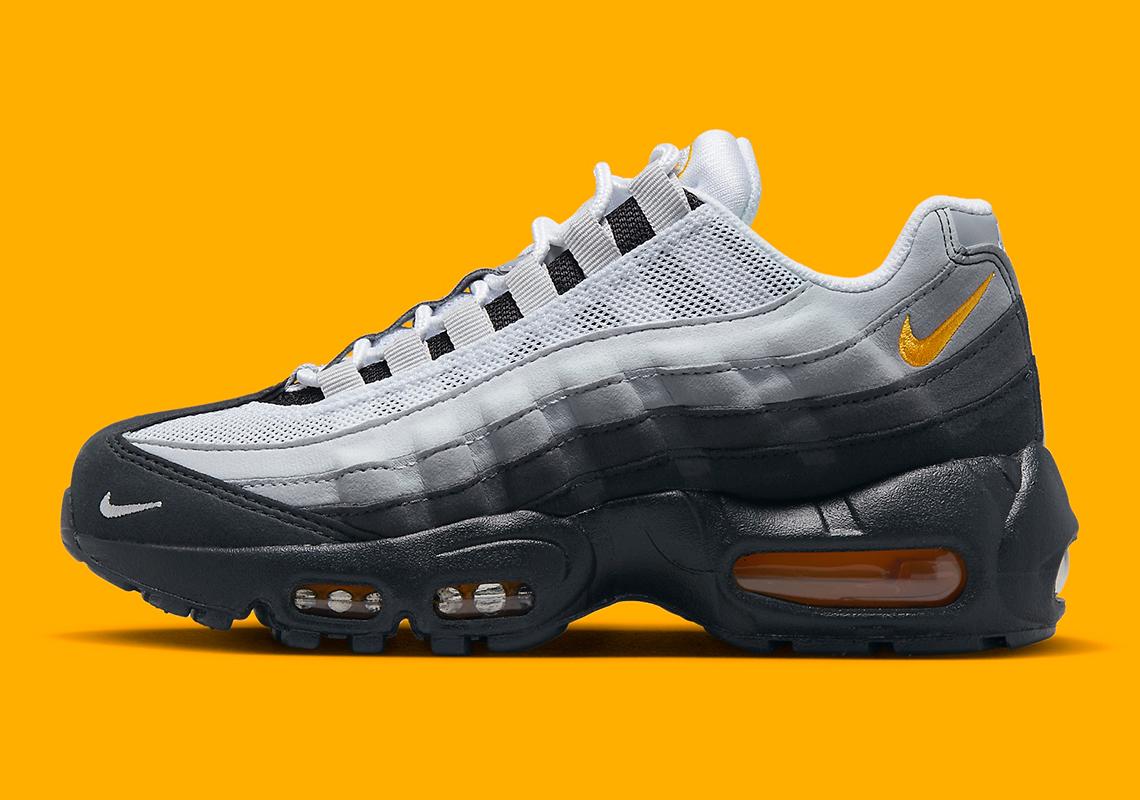 Nike thêm một vòng xoắn mini-swoosh cho Nike Air Max 95 GS Black Grey - 2