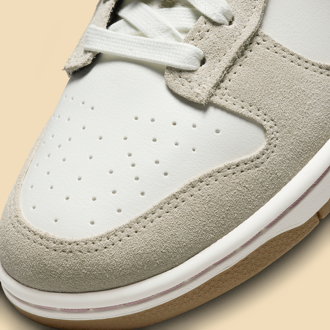 Nike trang bị cho Dunk Low với lông chồn và đồ trang sức hào nhoáng - 9