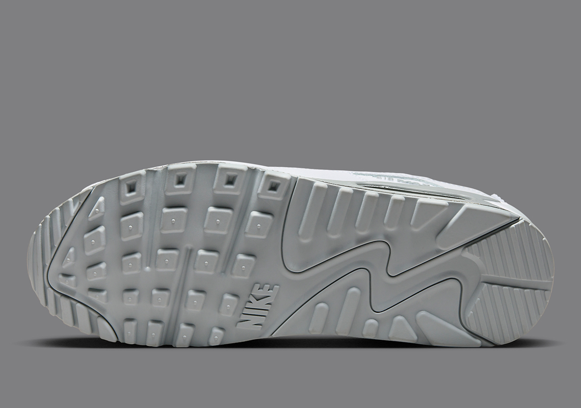 Nike trang trí cho đôi giày Air Max 90 màu trắng này với đường viền Swoosh lấp lánh - 6