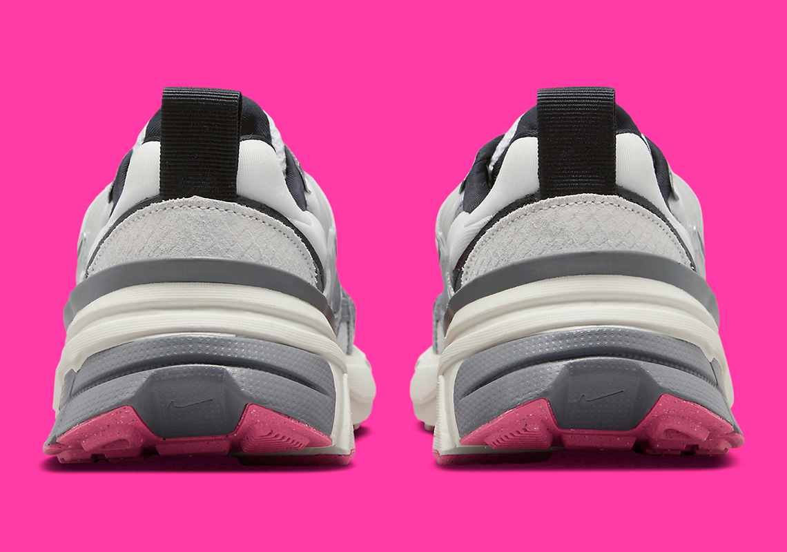Nike V2K Run Grey/Pink: Hòa Mình Trong Phong Cách Mới Mẻ Y2K - 4