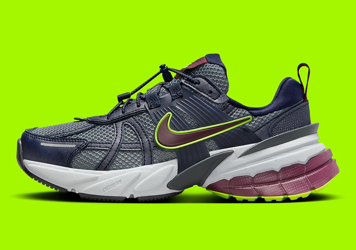 Nike V2K Run Obsidian/Burgundy: Giày Chạy Màu Sắc Đậm Cho Buổi Tối - 2