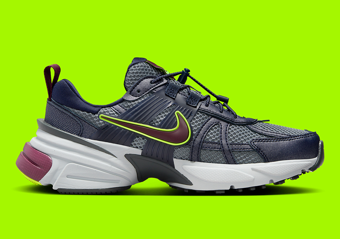 Nike V2K Run Obsidian/Burgundy: Giày Chạy Màu Sắc Đậm Cho Buổi Tối - 3