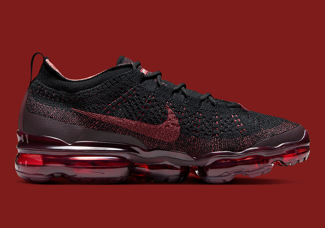 Nike Vapormax 2023 Flyknit: Sự Kết Hợp Độc Đáo Của Màu Đen Và Đỏ - 3