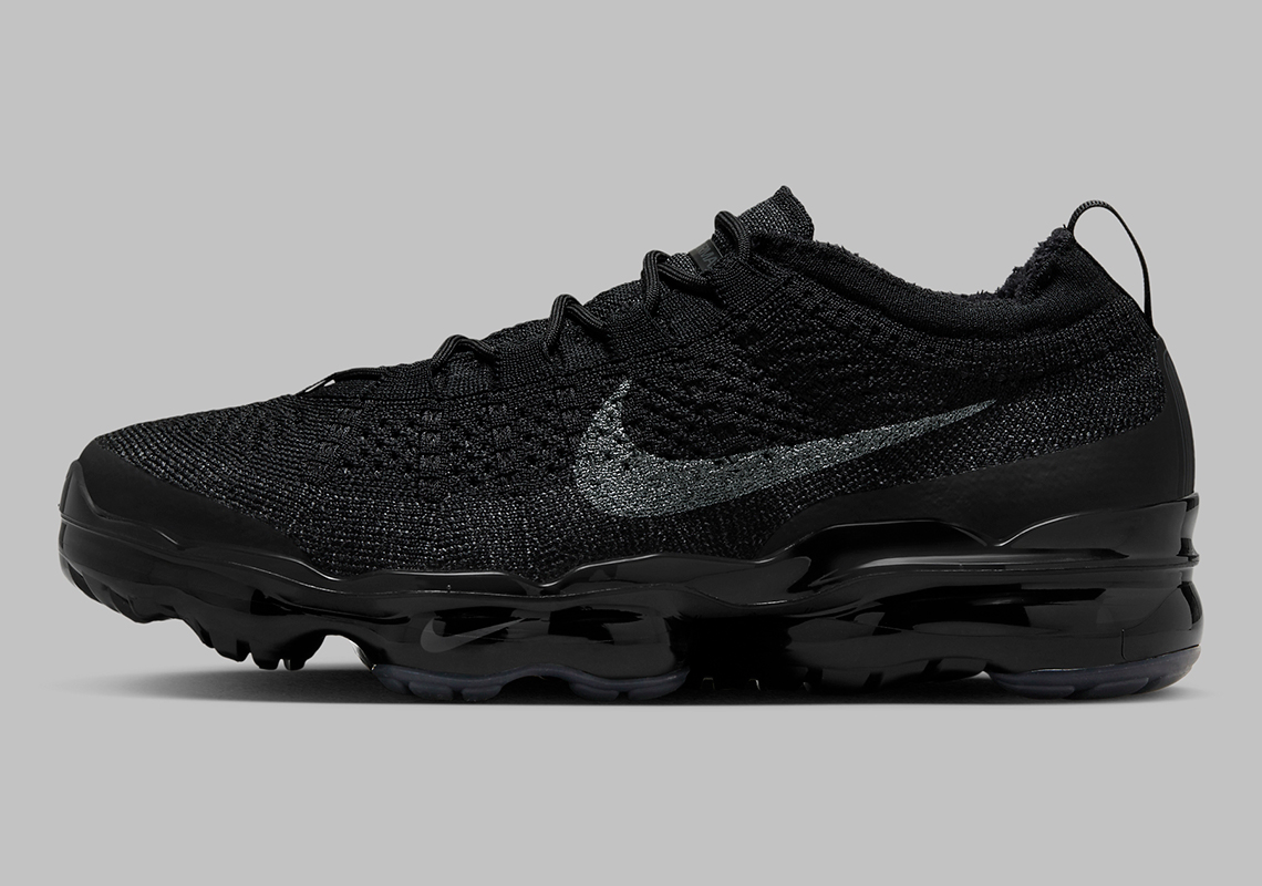 Nike Vapormax 2023 Flyknit Triple Black: Sự Trở Lại Của Một Biểu Tượng - 2