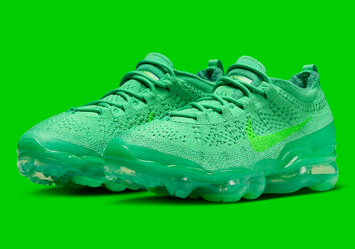 Nike Vapormax Flyknit 2023: Sắc Xanh Độc Đáo Cho Mùa Xuân 2024 - 1