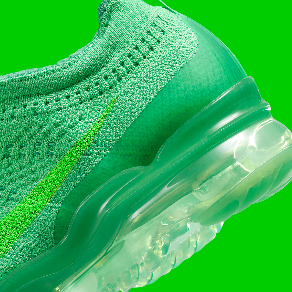 Nike Vapormax Flyknit 2023: Sắc Xanh Độc Đáo Cho Mùa Xuân 2024 - 7