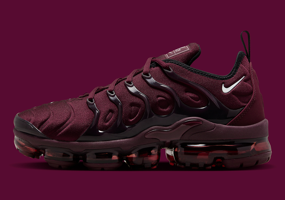 Nike Vapormax Plus Burgundy: Sự kết hợp tinh tế của giày thể thao và rượu vang - 2