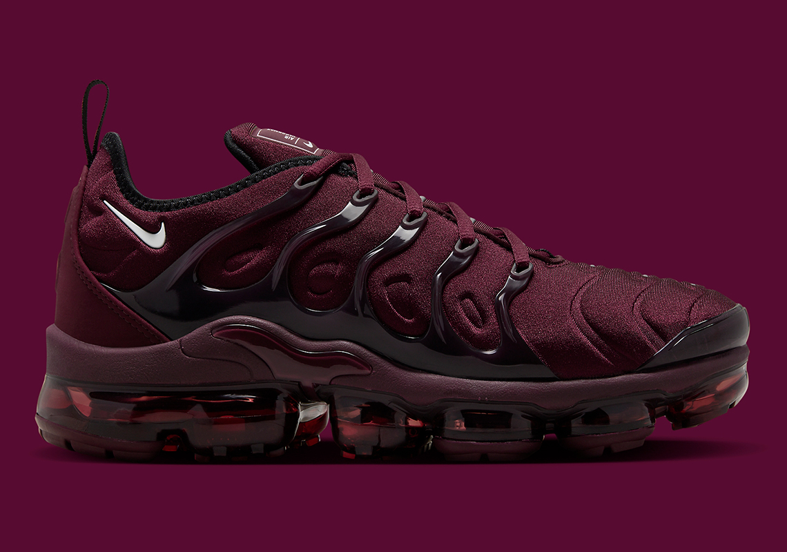 Nike Vapormax Plus Burgundy: Sự kết hợp tinh tế của giày thể thao và rượu vang - 3