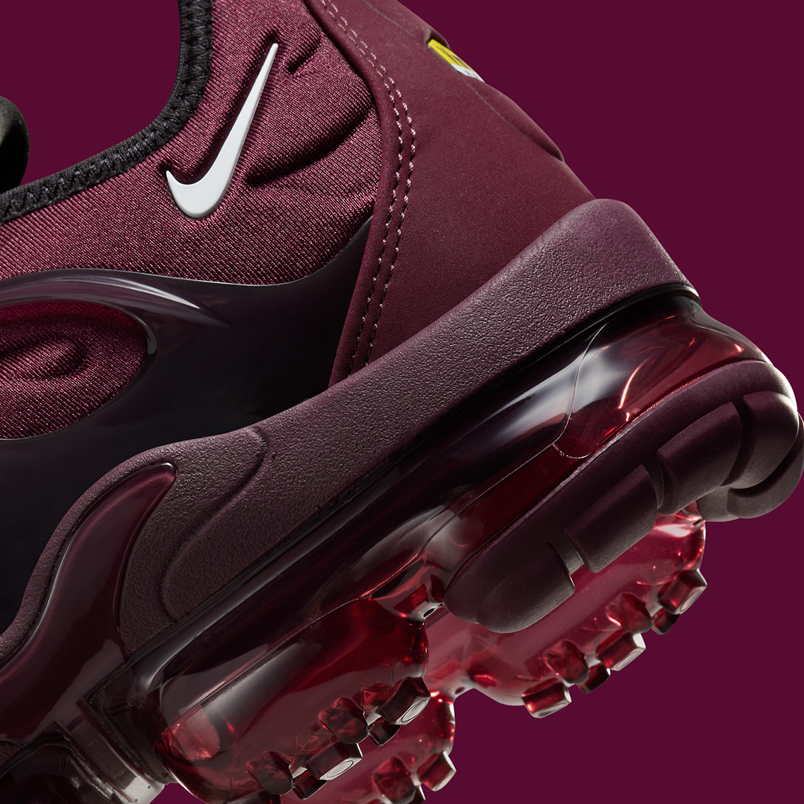 Nike Vapormax Plus Burgundy: Sự kết hợp tinh tế của giày thể thao và rượu vang - 8