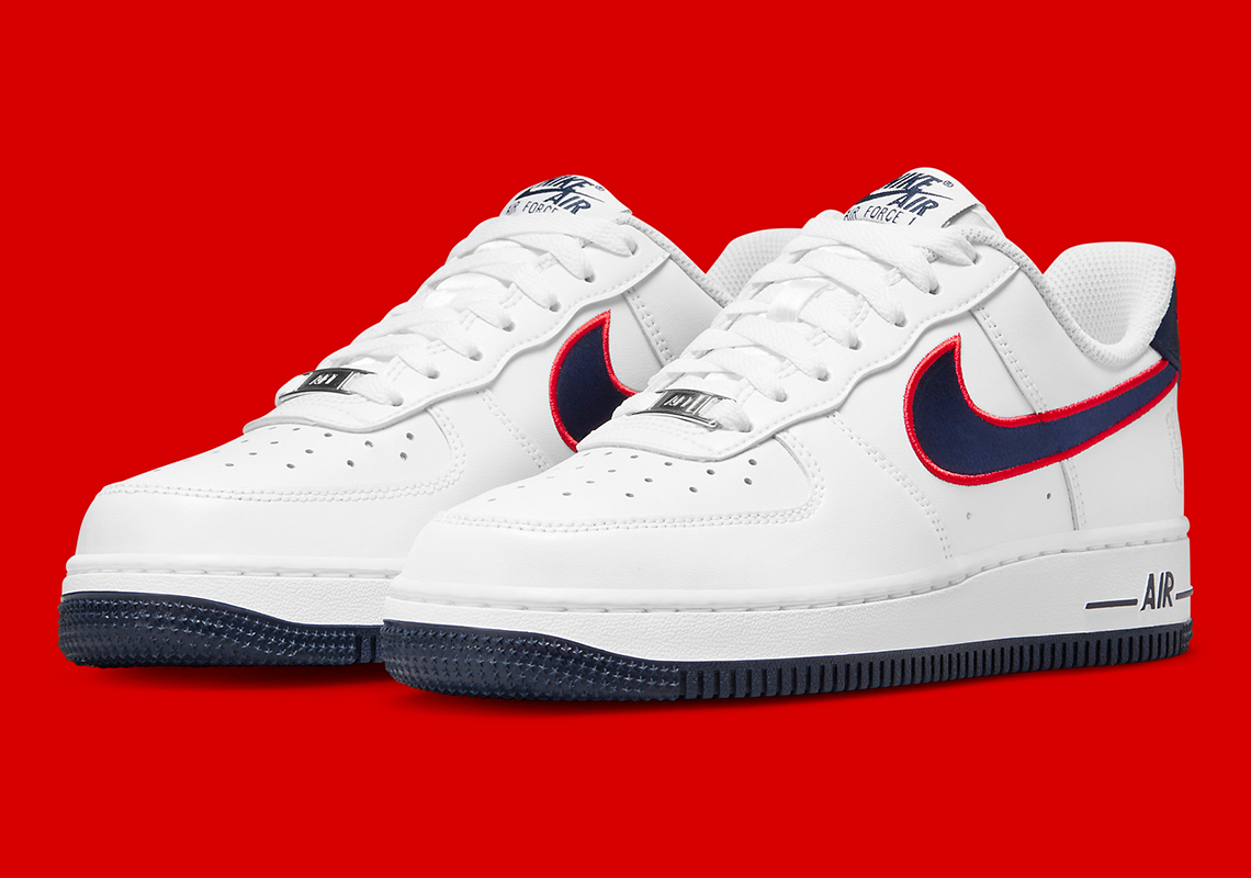 Nike vinh danh kỷ niệm đội bóng đầu tiên của WNBA với phiên bản Air Force 1 Houston Comets Four-Peat - 2