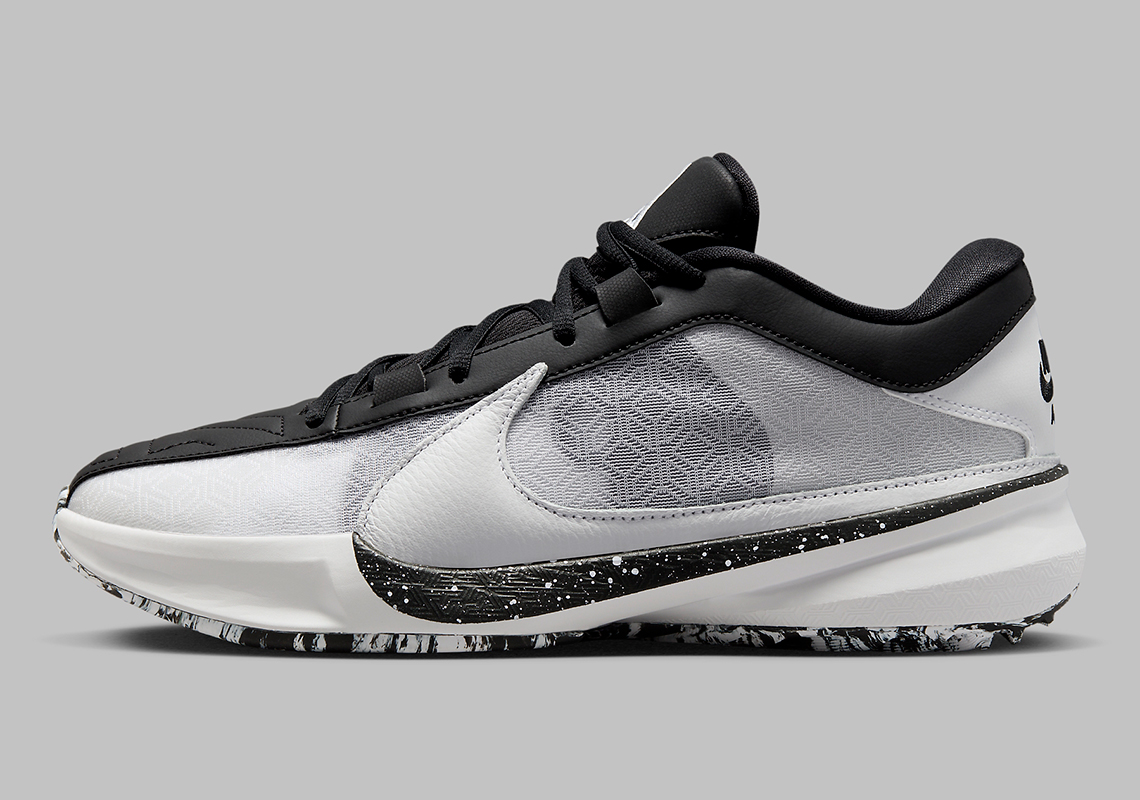 Nike Zoom Freak 5 Oreo: Phiên bản mới với gam màu Greyscale độc đáo | Sự kết hợp thú vị từ đam mê của Giannis Antetokounmpo! - 3