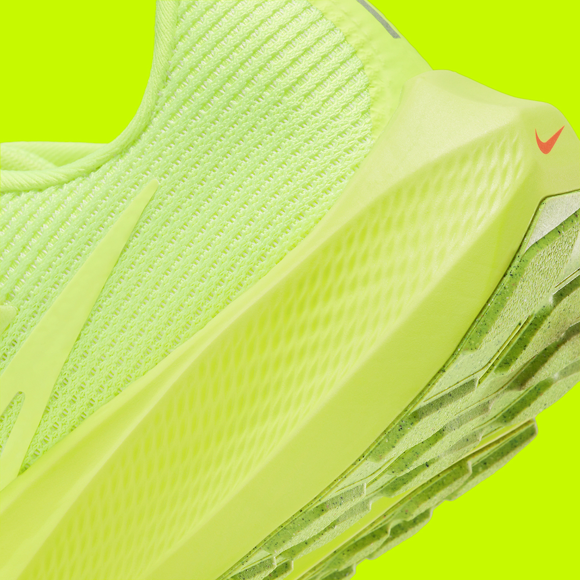 Nike Zoom Pegasus 40 Grinch: Màu xanh neon nổi bật trên thiết kế mới - 8
