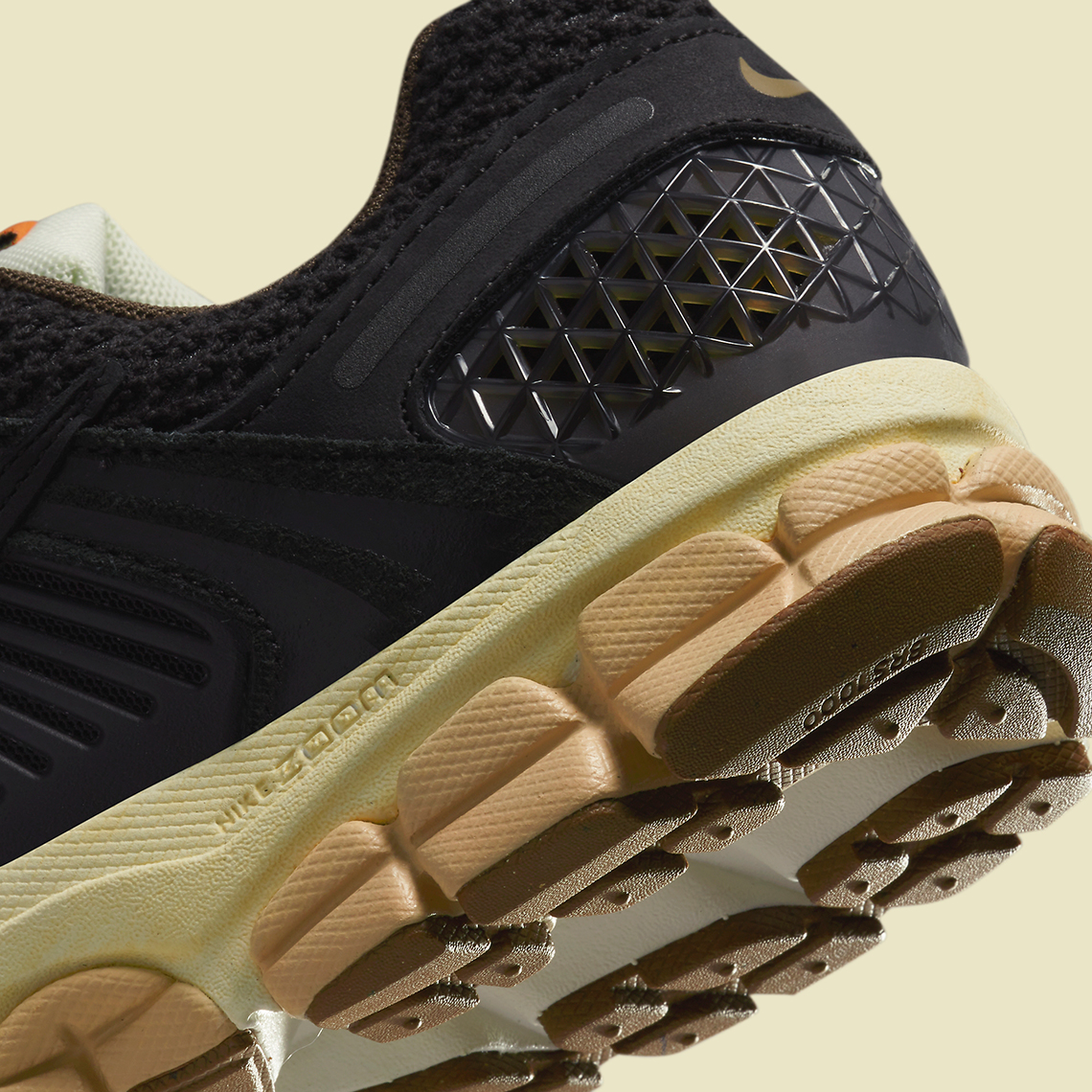 Nike Zoom Vomero 5 hạ cánh trong Đen/Nước cốt dừa - 8