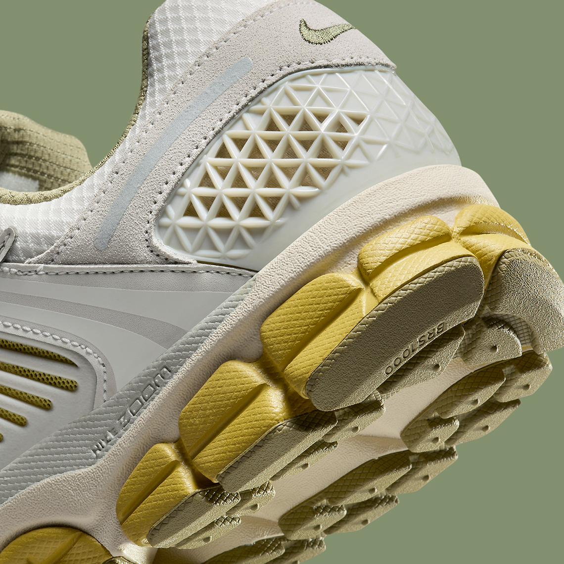 Nike Zoom Vomero 5 'Light Bone/Medium Olive' Sẽ Ra Mắt Trong Mùa Thu - 8