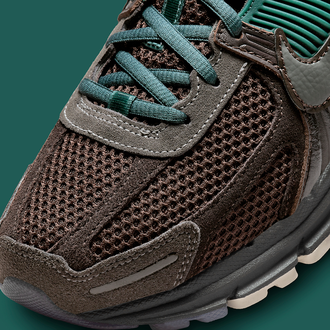 Nike Zoom Vomero 5: Sự Trở Lại Đầy Ấn Tượng Cho Năm 2023 - 8