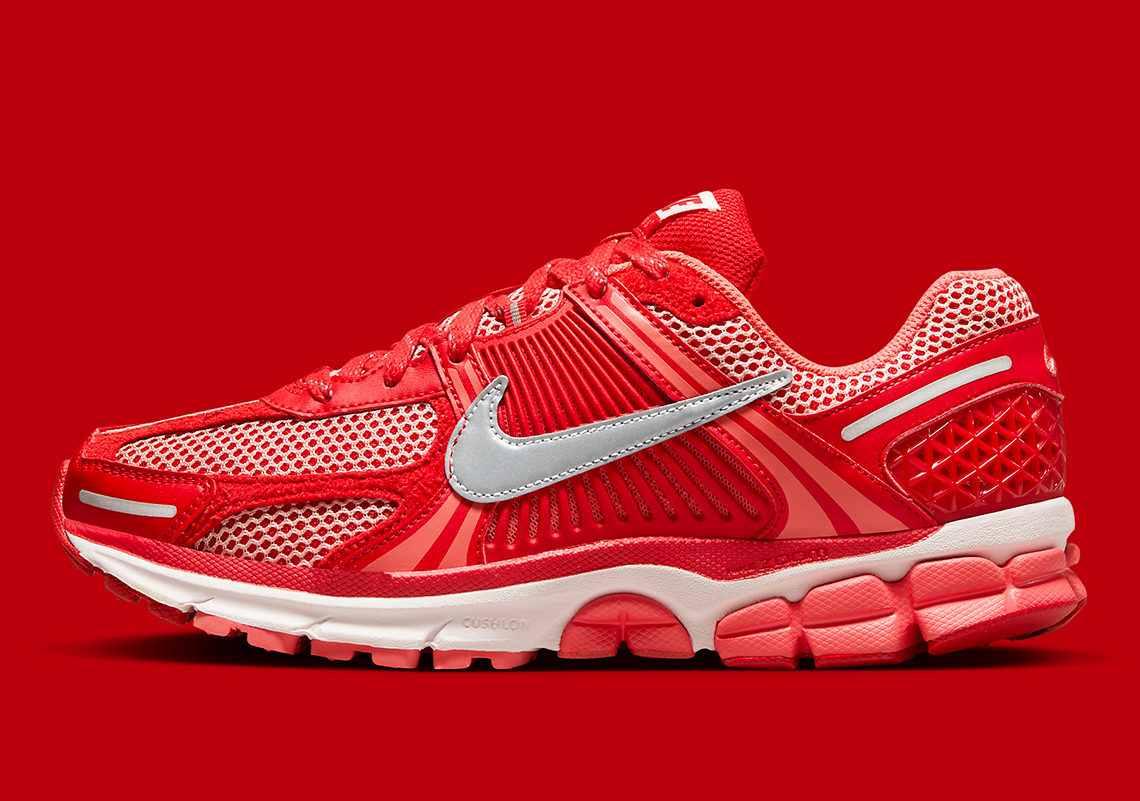 Nike Zoom Vomero 5 'University Red': Sức Hút Mạn