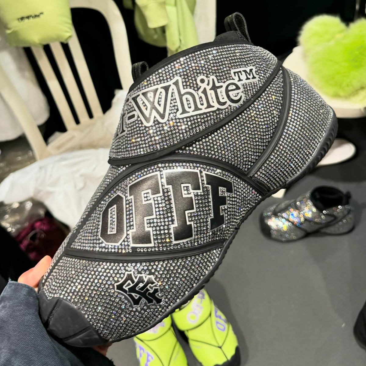 Off-White Ra Mắt 'The Baller': Giày Bóng Rổ Hoàn Toàn Mới - 2