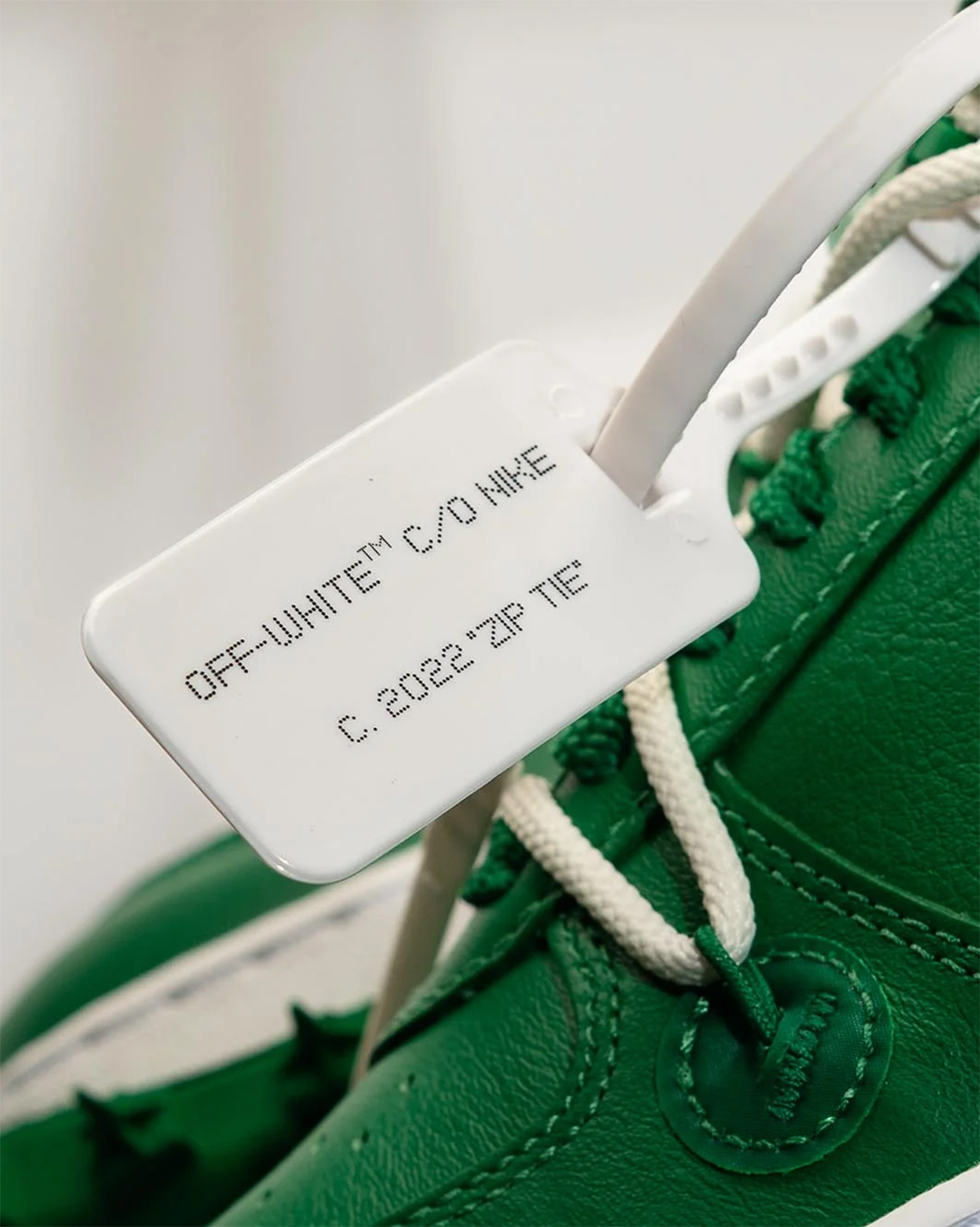 Off-White x Nike Air Force 1 Mid Pine Green sẽ phát hành vào ngày mai - 4